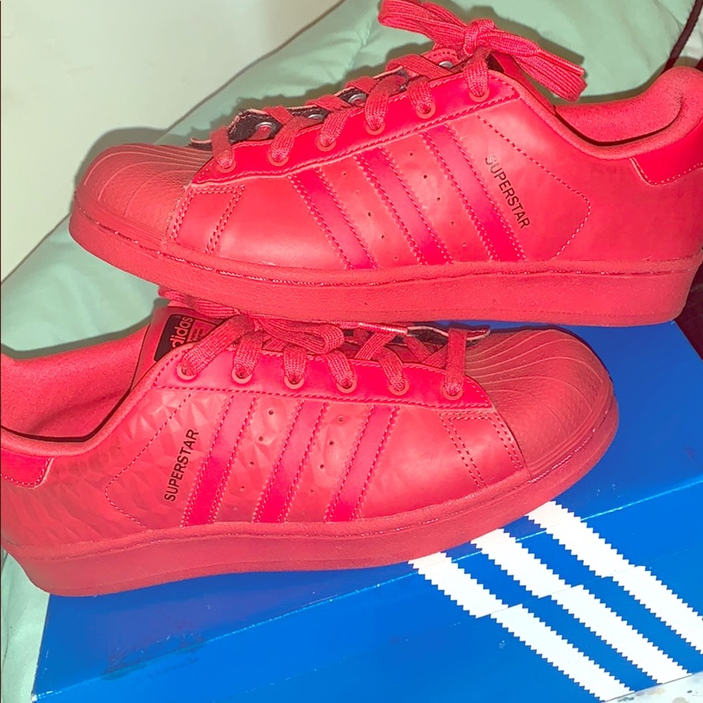 Red Low Top Adidas 🔥🥰